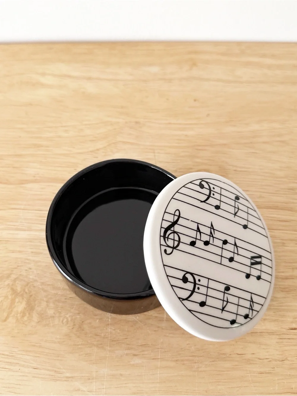 Vintage Russ Berrie Ceramic Music Notes Sheet Music Trinket Box Jewelry Dish